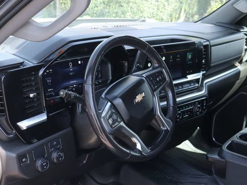 Used 2022 Chevrolet Silverado 1500 LT RWD image 18