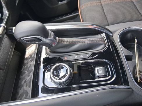 Used 2025 GMC Canyon AT4 AWD/4WD image 12