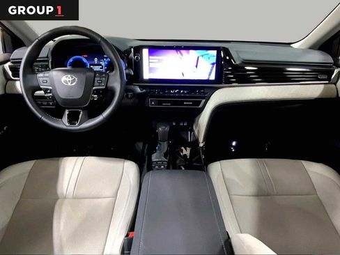 Used 2025 Toyota Camry XLE AWD/4WD image 16