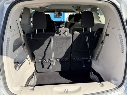 Used 2023 Chrysler Voyager LX image 15