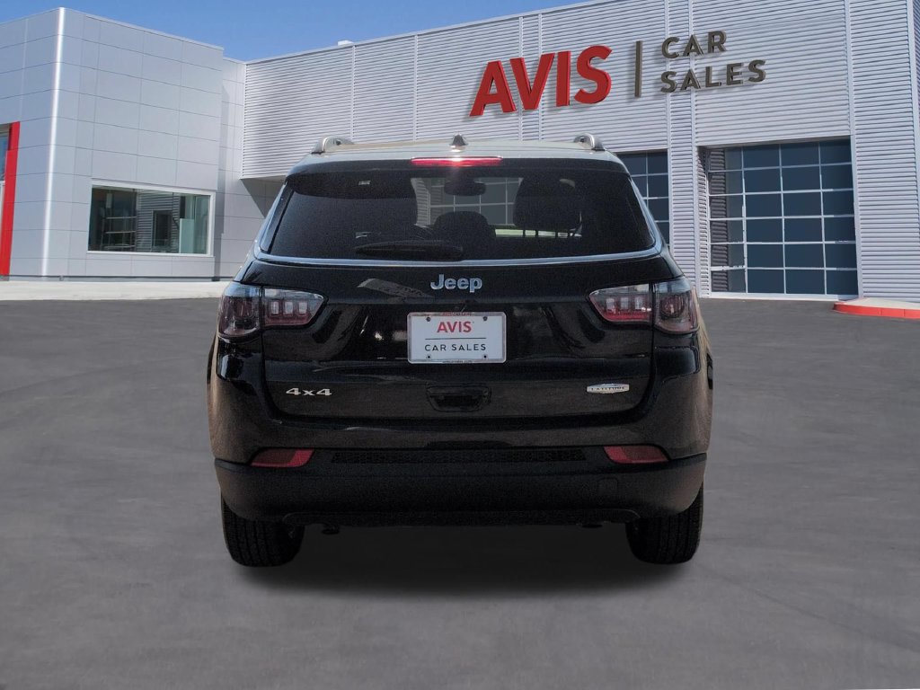 Used 2025 Jeep Compass Latitude w/ Sun & Sound Group AWD/4WD image 7