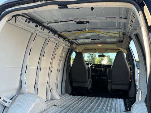 Used 2020 GMC Savana 2500 w/ Driver Convenience Package image 13
