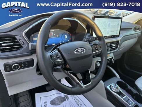 Certified 2025 Ford Escape Platinum w/ Premium Technology Package image 24