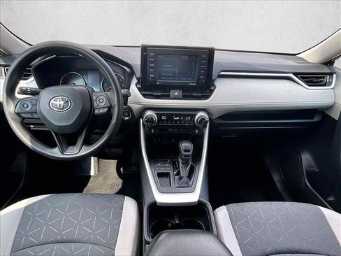 Used 2022 Toyota RAV4 XLE w/ Convenience Package FWD image 15