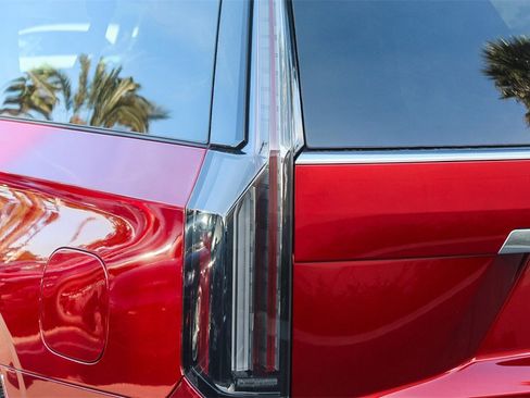 Used 2025 Cadillac Escalade ESV Premium Luxury Platinum image 7