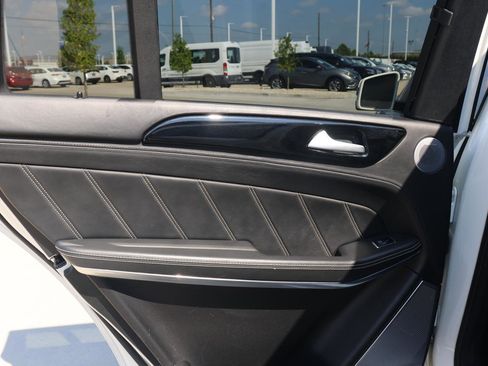 Used 2015 Mercedes-Benz GL 63 AMG 4MATIC image 28