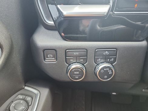 Used 2023 GMC Sierra 1500 SLE AWD/4WD image 21
