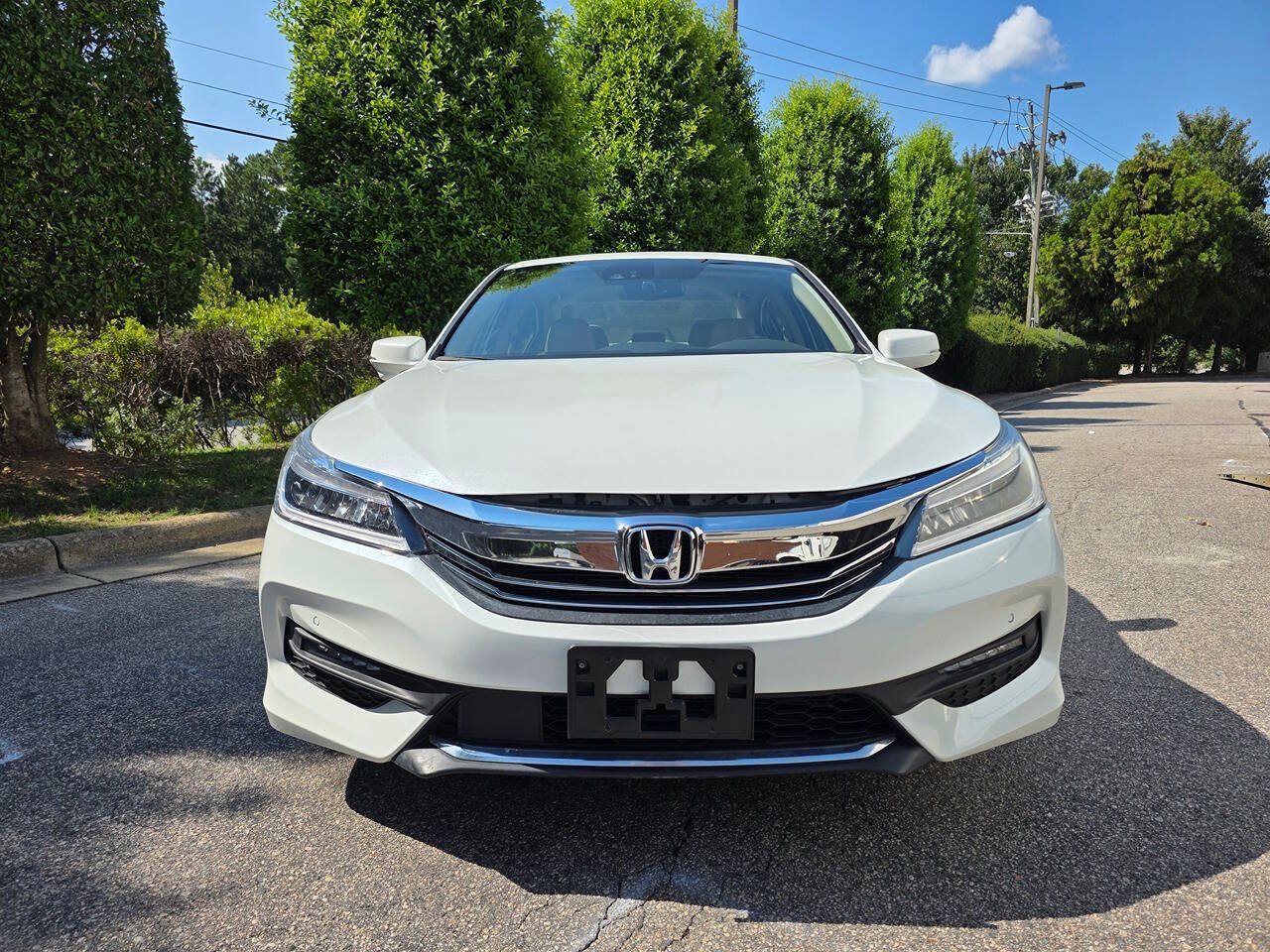 Used 2016 Honda Accord Touring image 8