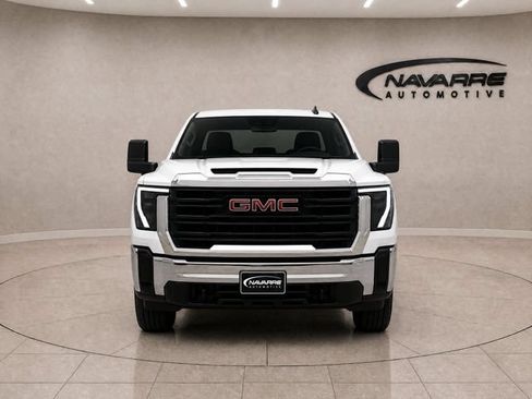 Used 2024 GMC Sierra 2500 Pro AWD/4WD image 2
