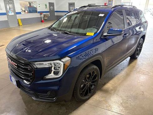 Used 2022 GMC Terrain SLE w/ Driver Convenience Package AWD/4WD image 4