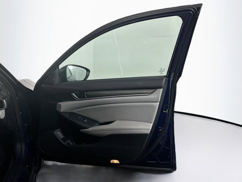 Used 2019 Honda Accord Touring image 32