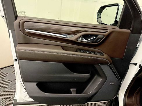 Used 2023 GMC Yukon XL Denali image 11