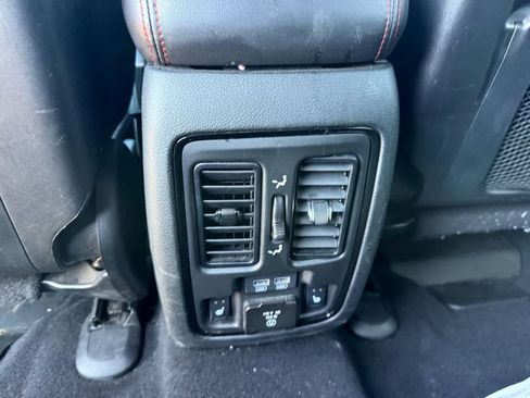 Used 2025 Dodge Durango GT AWD/4WD image 13