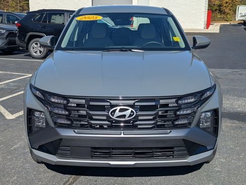 Used 2025 Hyundai Tucson SE image 2