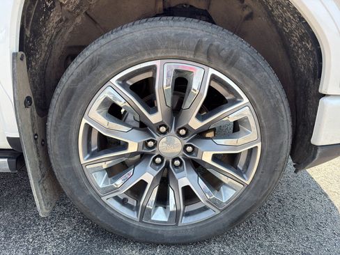 Used 2024 GMC Sierra 1500 Denali AWD/4WD image 9