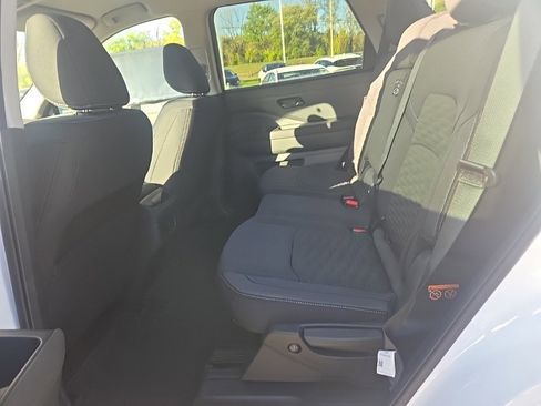 New 2025 Nissan Pathfinder SV w/ Black Appearance Package image 34