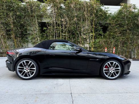 Used 2016 Jaguar F-TYPE R image 17