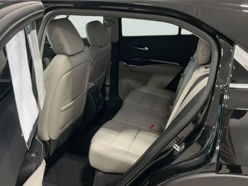 Used 2023 Cadillac XT4 Luxury w/ Cold Weather Package AWD/4WD image 13