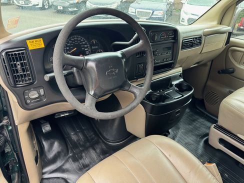 Used 2002 Chevrolet Express 2500 RWD image 28