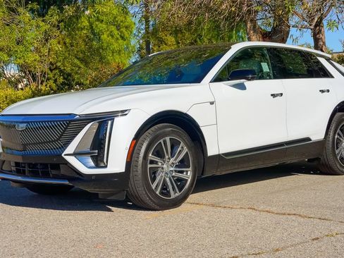 New 2026 Cadillac Lyriq Luxury image 3