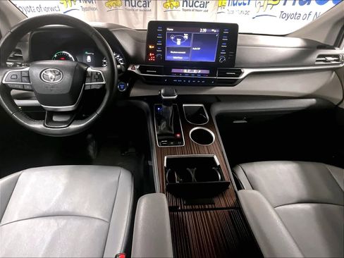 Certified 2024 Toyota Sienna XLE image 22