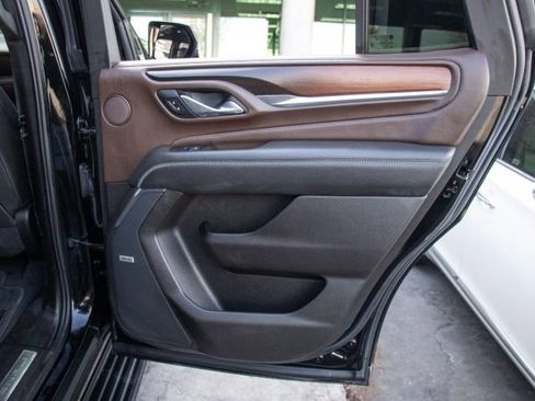 Used 2021 GMC Yukon Denali w/ Denali Premium Package image 24