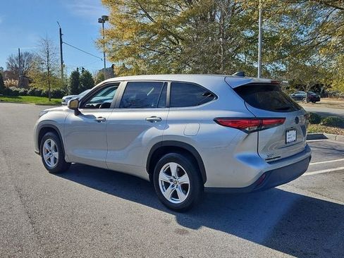 Used 2023 Toyota Highlander LE image 7
