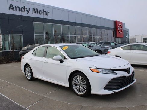 Used 2019 Toyota Camry XLE image 1