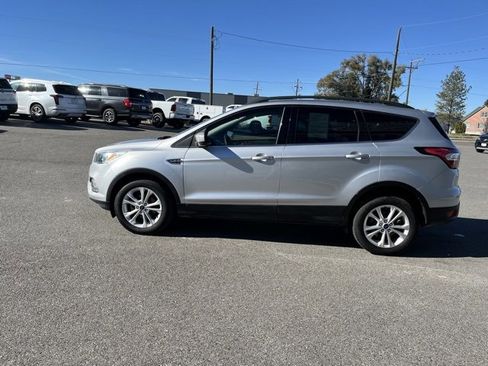 Used 2018 Ford Escape SE image 11