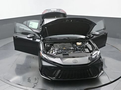 New 2026 Toyota Camry Hybrid FWD image 33