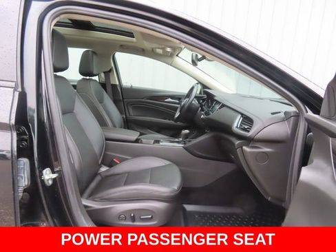 Used 2019 Buick Regal Essence w/ Driver Confidence Package I image 26