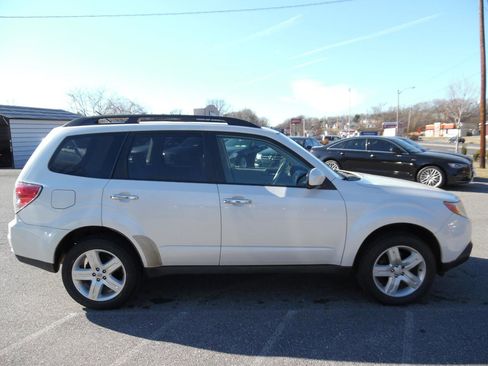 Used 2010 Subaru Forester 2.5X Premium image 6
