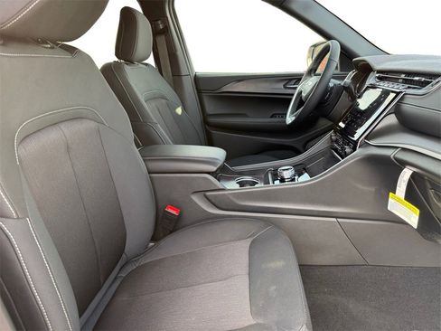 New 2025 Jeep Grand Cherokee Laredo X image 15