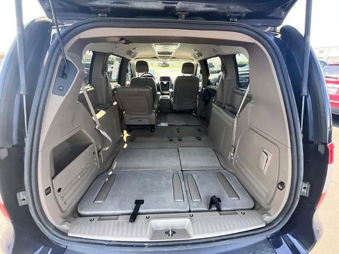 Used 2014 Chrysler Town & Country Touring-L w/ Driver Convenience Group FWD image 7