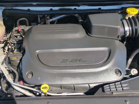 Used 2020 Chrysler Pacifica Limited w/ Tire & Wheel Group image 28