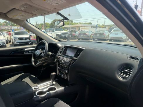 Used 2019 Nissan Pathfinder S AWD/4WD image 21