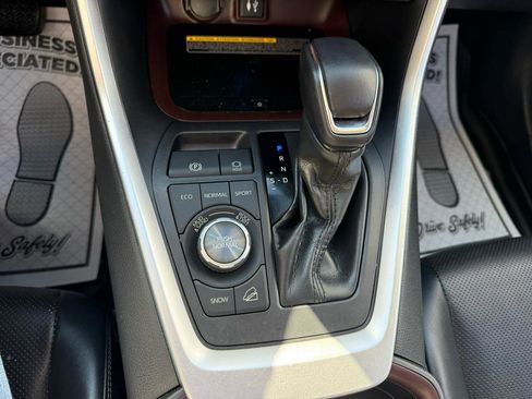 Used 2019 Toyota RAV4 Limited w/ Advanced Technology Package image 24