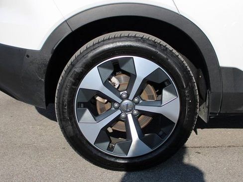 Used 2025 Volvo XC40 B5 Plus image 39