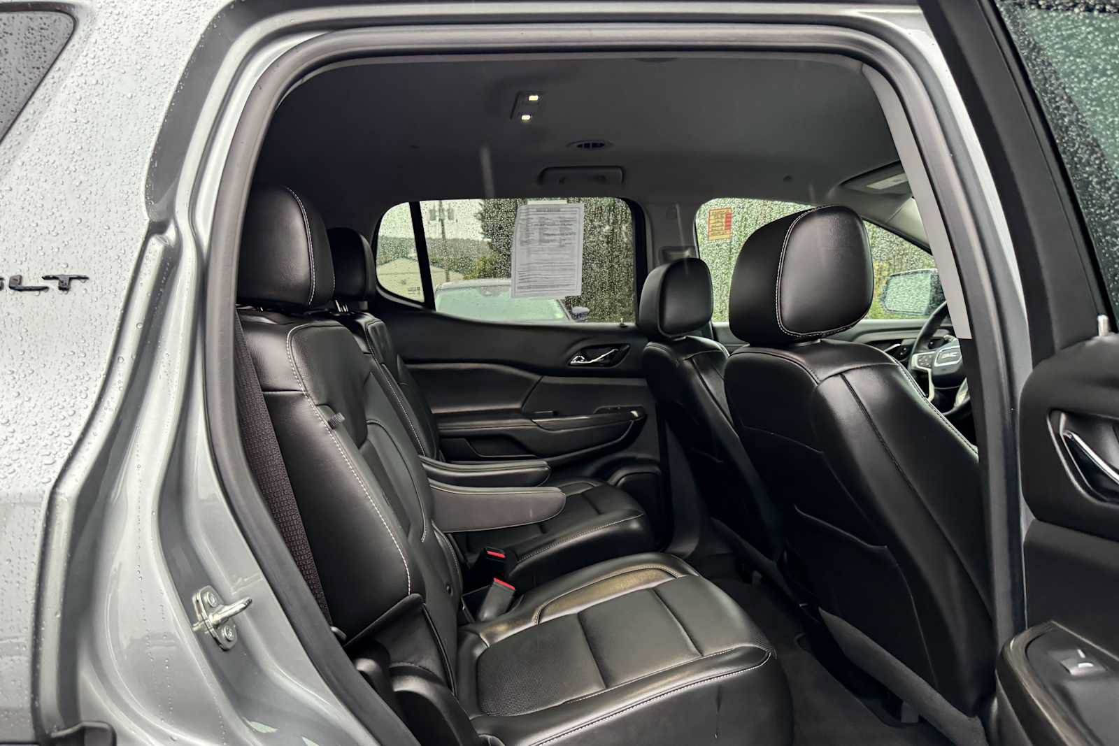 Used 2023 GMC Acadia SLT w/ Elevation Edition FWD image 10