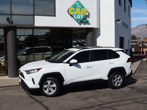 Used 2019 Toyota RAV4 XLE image 4