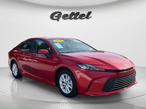 Used 2025 Toyota Camry LE w/ Convenience Package FWD image 3