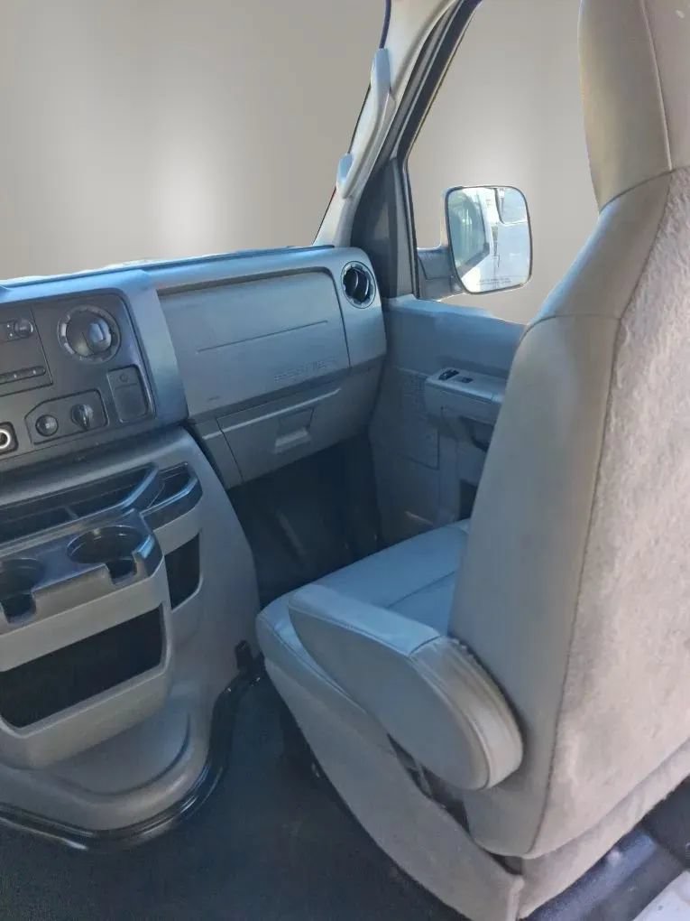 Used 2011 Ford E-250 and Econoline 250 Extended w/ PWR Group RWD image 31