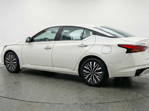 Used 2025 Nissan Altima 2.5 SV FWD image 6