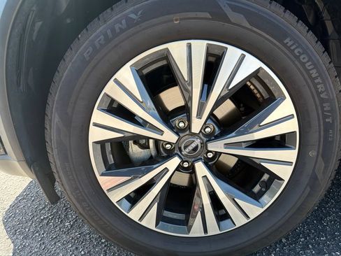Used 2023 Nissan Rogue SV FWD image 8