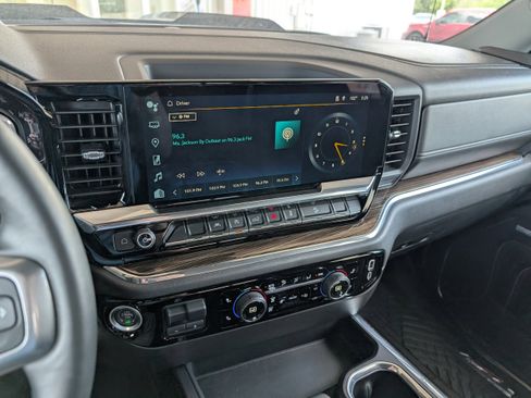 Used 2024 Chevrolet Silverado 1500 LT Trail Boss w/ Convenience Package II image 32