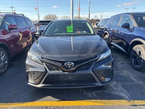 Used 2024 Toyota Camry SE image 2