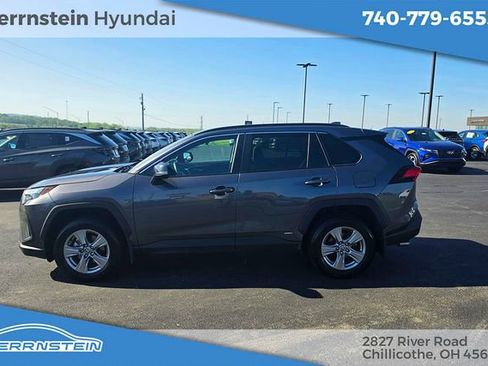 Used 2022 Toyota RAV4 XLE w/ Convenience Package AWD/4WD image 4