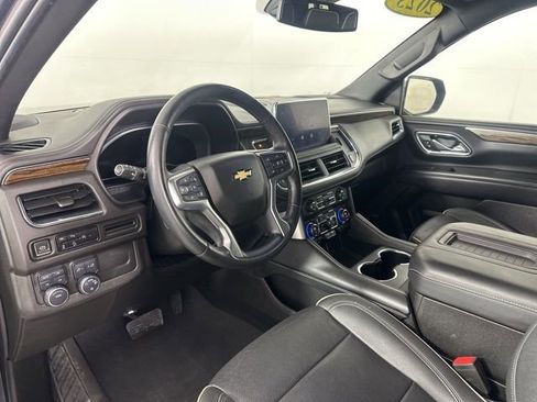 Used 2023 Chevrolet Suburban Premier image 17