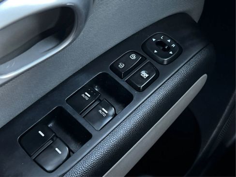 Used 2016 Kia Soul + FWD image 36