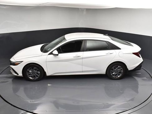 Used 2024 Hyundai Elantra SEL FWD image 42